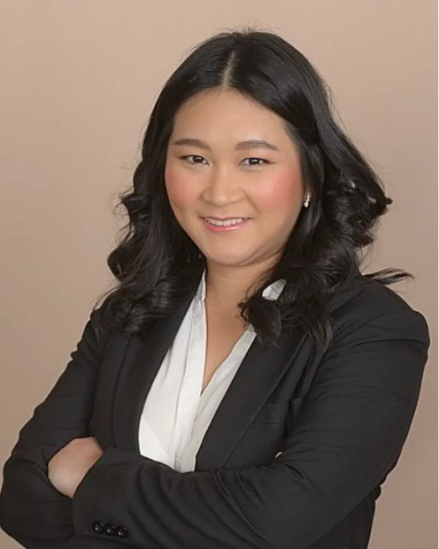 Charm Inpong, Financial Professional